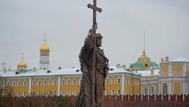 Памятник Князю Владимиру открыт в Москве