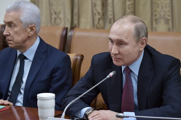 Путин потребовал наладить экономику Дагестана