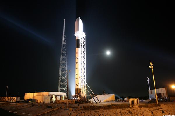 Старт ракеты Falcon 9 к МКС перенесен на сутки