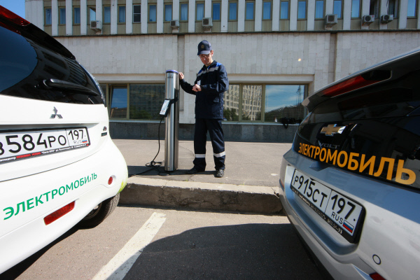 Медведев предложил изгнать из мегаполисов и курортов бензиновые автомобили