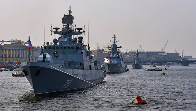 День ВМФ в России: Никому не угрожаем, но может ответить