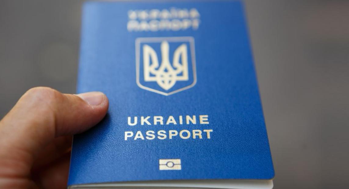 В Совфеде поддержали идею Порошенко лишить крымчан украинского гражданства