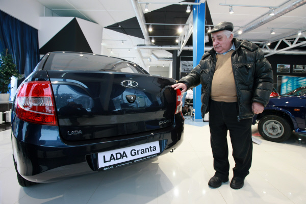 Эксперт не верит в оживление российского рынка автомобилей