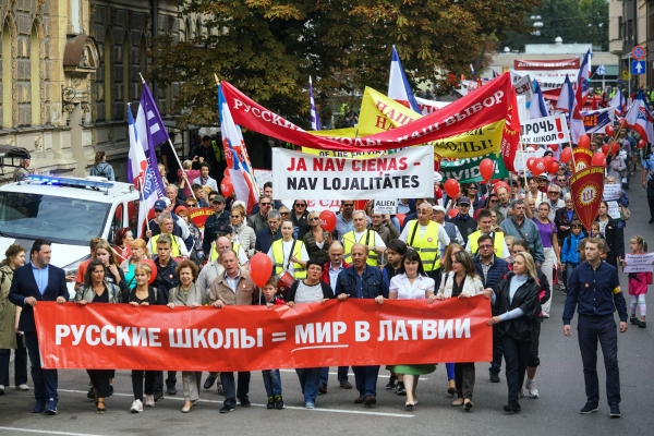 Шествие в защиту русских школ в Риге собрало 5 тысяч человек