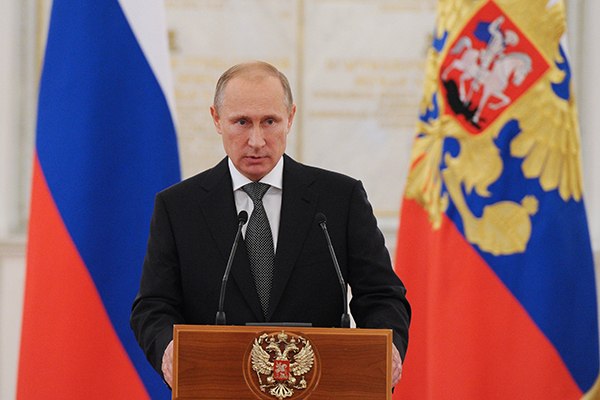 Президент впервые выступит с посланием ФС не в Кремле