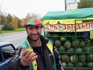 Власти столицы намерены ужесточить штрафы для нелегальных торговцев арбузами