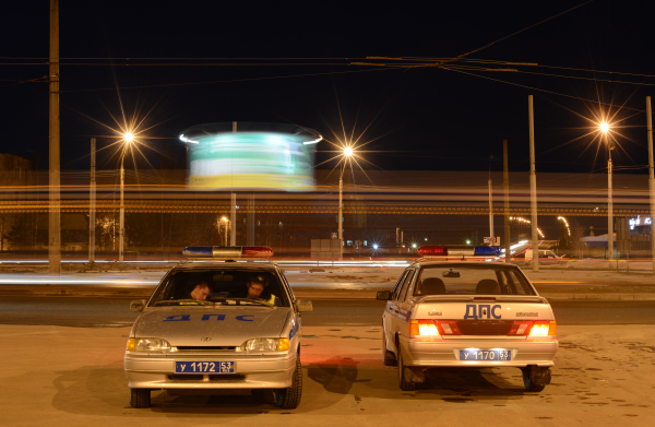 Автомобиль врезался в остановку общественного транспорта в Москве