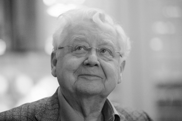 Кравец временно возглавит МХТ имени Чехова