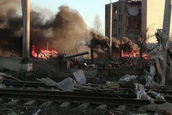 Число погибших при взрыве на заводе в Гатчине достигло трех