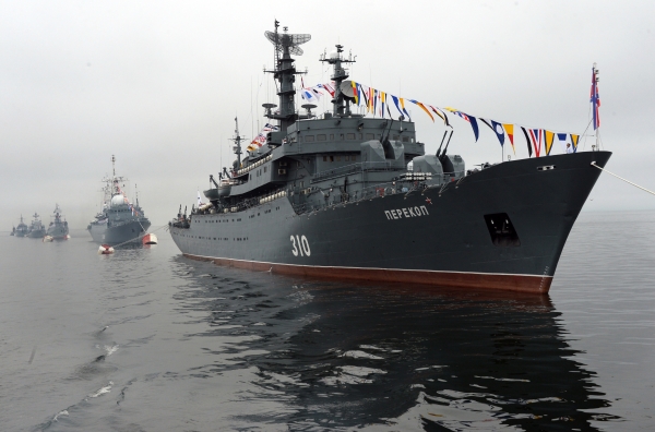 День ВМФ во Владивостоке: Парад кораблей и спортивный праздник