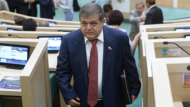 В Совфеде ответили на призыв Порошенко запретить флаг РФ
