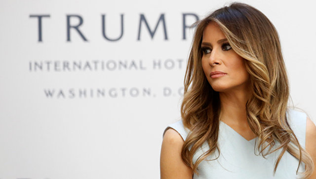 Лисовец: Модельер Мишель Обамы пиарится на Меланье Трамп