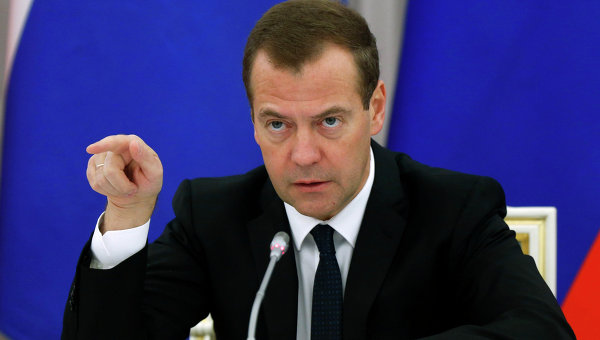 Медведев призвал свое правительство работать активно