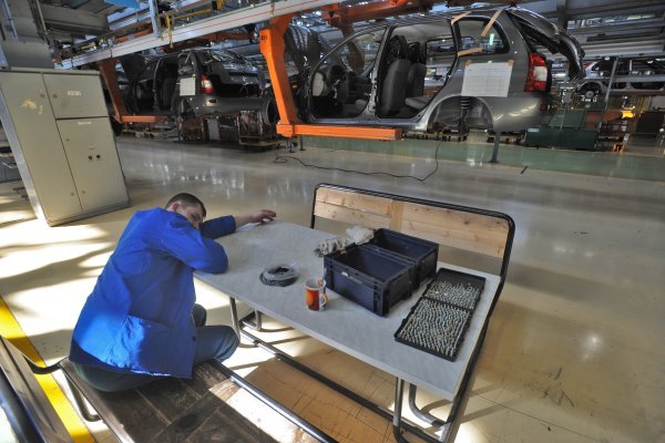 Оптимизация и ничего личного: АвтоВАЗ сокращает штат вдвое!