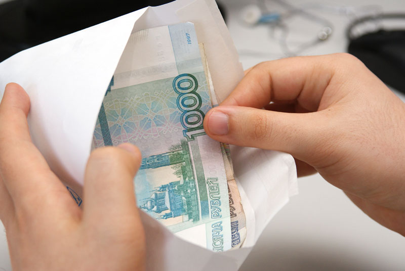 Кризис вынуждает россиян заниматься «зарплатным демпингом»