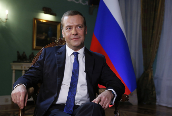Медведев подписал два постановления об изменениях ПДД