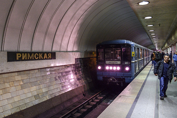 Росгвардеец спас пассажира метро
