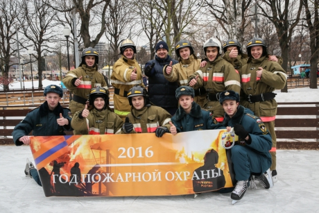 Московские огнеборцы устроили в Парке Горького «Пожарные покатушки»