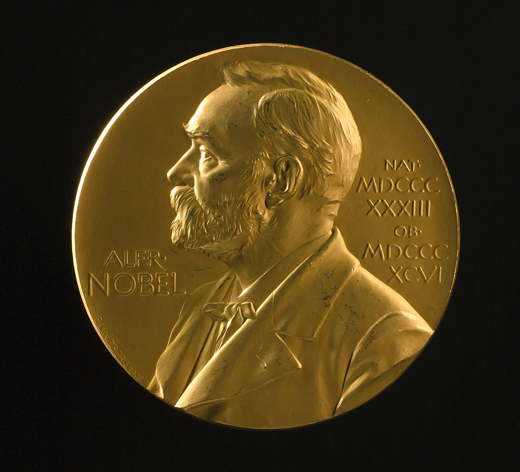 На Нобелевскую премию мира номинировано более трехсот кандидатов