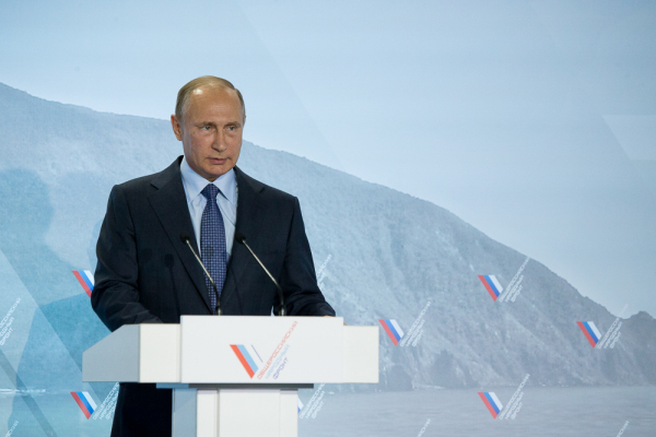 В Москве открылись пункты сбора подписей по выдвижению Путина на новый президентский срок