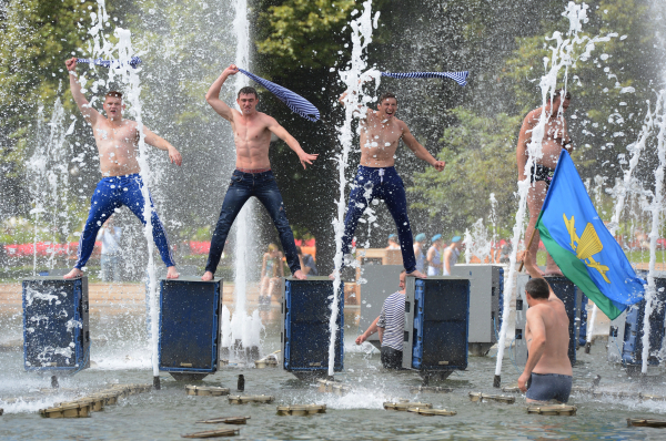 В некоторых городах России День ВДВ отметили отключением фонтанов