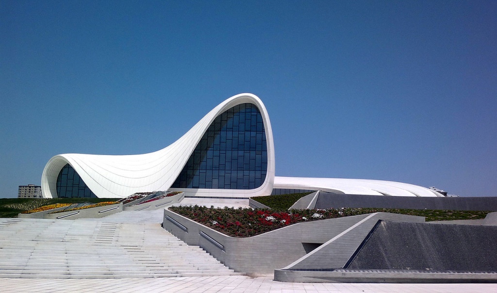 Культурный центр Гейдара Алиева в Баку. Фото wikimedia.org.jpg