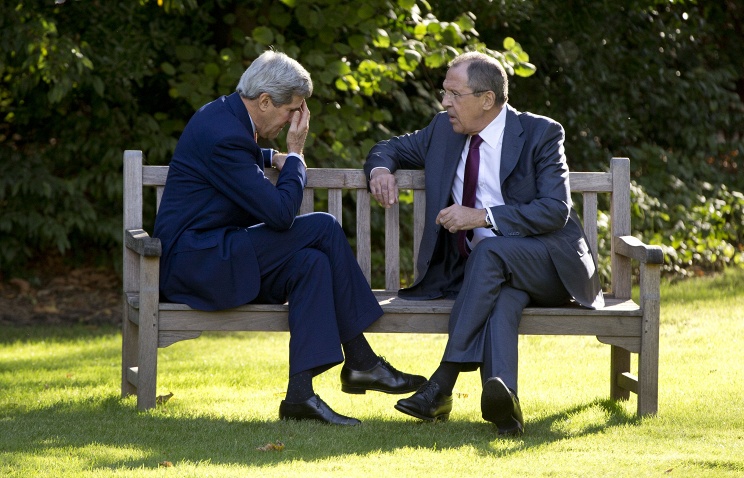 Переговоры госсекретаря США Джона Керри с министром иностранных дел РФ Сергеем Лавровым в Париже 14 октября 2014 г.