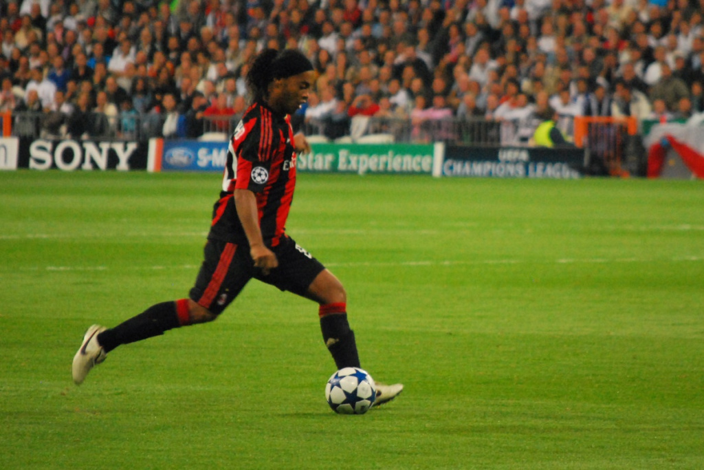 Ronaldinho_Real_Madrid-Milan.jpg