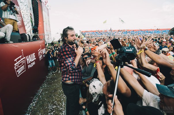 Гиги и народ.jpg