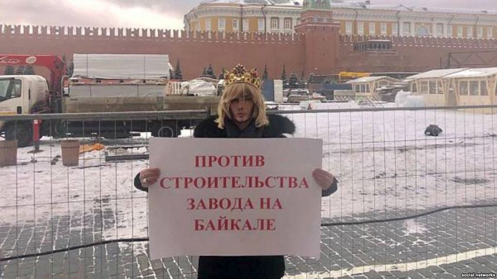 Сергей Зверев одиночный пикет за спасение Байкала, против завода на Байкале