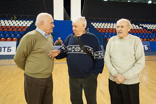 Три футболиста.jpg